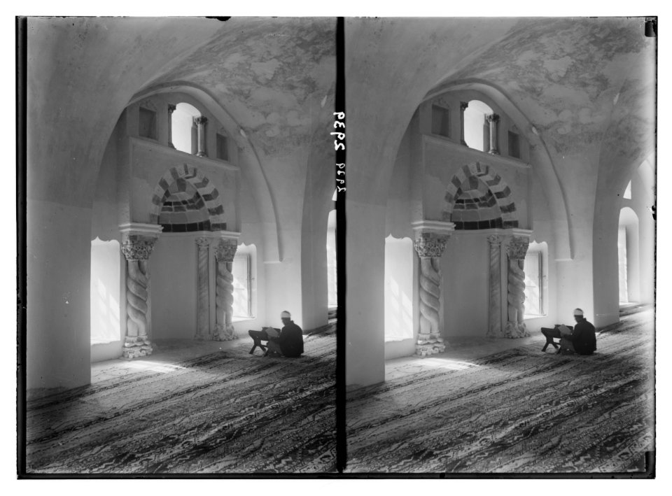 The Temple area. Mosque el Aksa (i.e., al-Aqsa), int(erior). Chapel of Omar. Reader before Omar's mihrab made of Byzantine entwined columns. LOC matpc.02513
