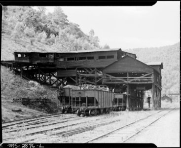 The tipple. P V & K Coal Company, Clover Gap Mine, Lejunior, Harlan County, Kentucky. - NARA - 541398 photo