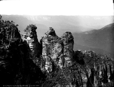 The Three Sisters, Katoomba, Blue Mountains, NSW photo