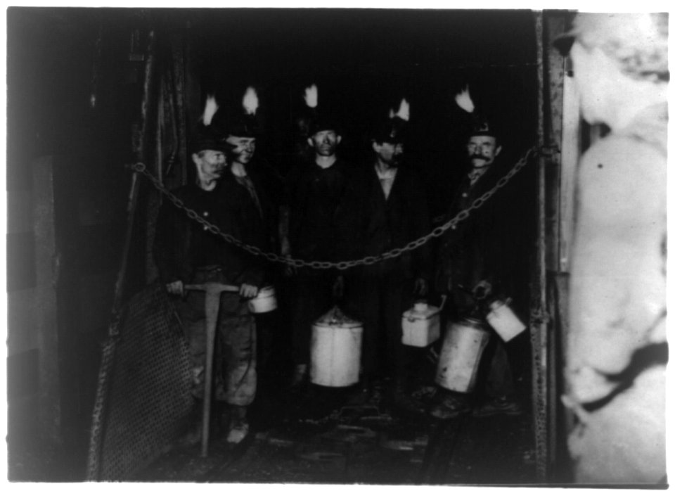 The threatening coal strike LCCN93513527