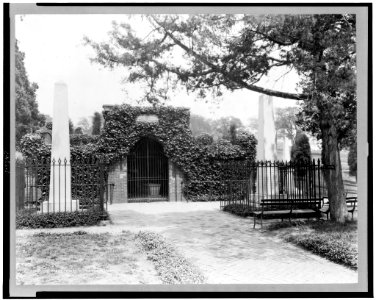 The tomb of George Washington, Mount Vernon, Virginia LCCN93510159 photo