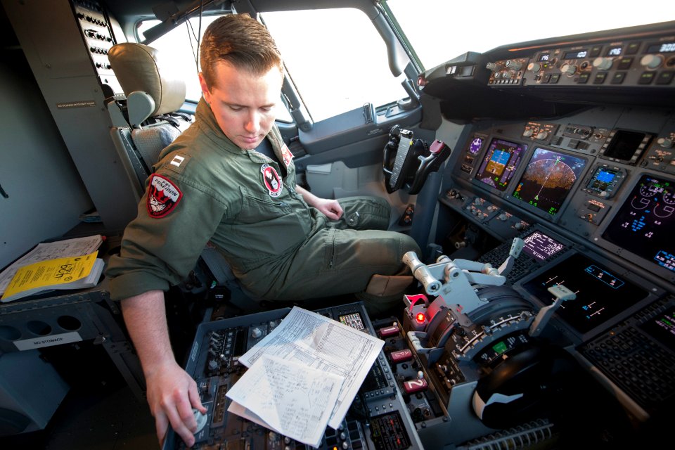 The U.S. Navy assists in the search for Malaysia Airlines flight MH370. (13717130035)