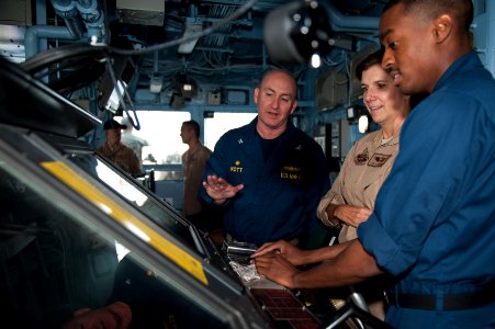 The USS Mobile Bay commanding officer gives a tour. (8559257881)