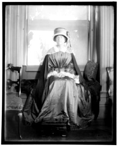 The visitor, posed by Mrs. Turner in a Waban, Mass. window LCCN2006684250