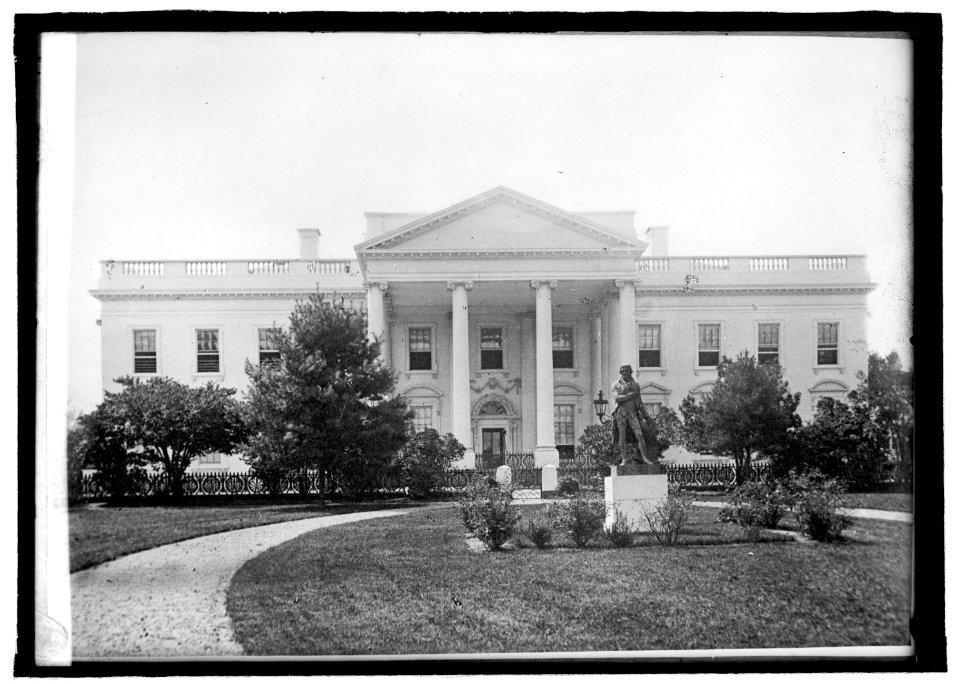 The White House during Lincoln Adm., statue of Jefferson (...) in rotunda of Cap. LCCN2016821503