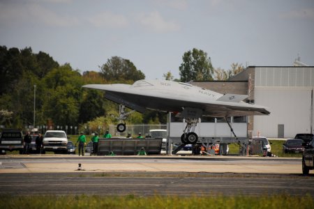 The X-47B conducts its first arrested landing. (8717426333)