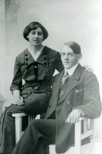 Thea & Ragnar Sandberg c 1916 photo