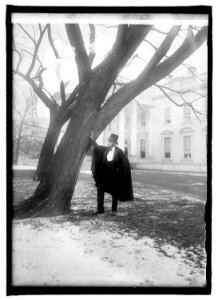 Theo. Hardy as Lincoln at White House, 2-9-22 LCCN2016846066