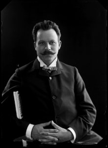 Theodor Ullman, actor and singer, undated portrait about 1905 - SMV - GU003