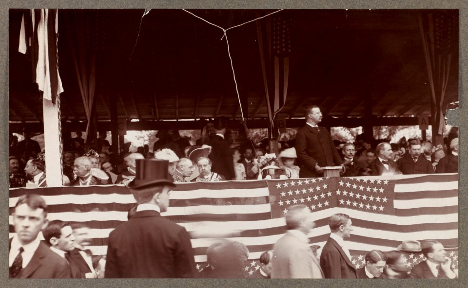 Theodore Roosevelt giving address - Rochambeau ceremonies no. 1 LCCN2013650560