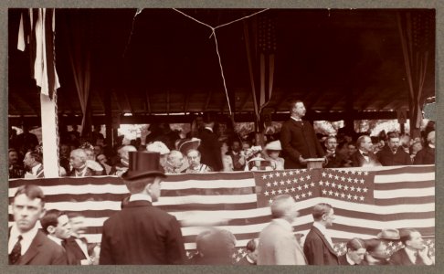 Theodore Roosevelt giving address - Rochambeau ceremonies no. 1 LCCN2013650560