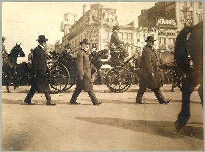 Theodore Roosevelt in carriage on Pennsylvania Avenue on way to Capitol, March 4, 1905 LCCN00650953
