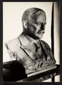 Theodore Roosevelt bust, facing right LCCN2013651089