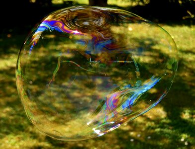 Make soap bubbles wabbelig iridescent