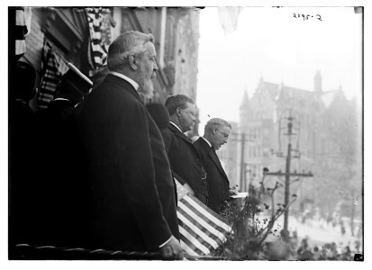 Theodore Roosevelt overlooking street LCCN2014688674