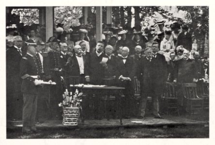 Theodore Roosevelt reading names of cadets graduating from Annapolis LCCN2013649563