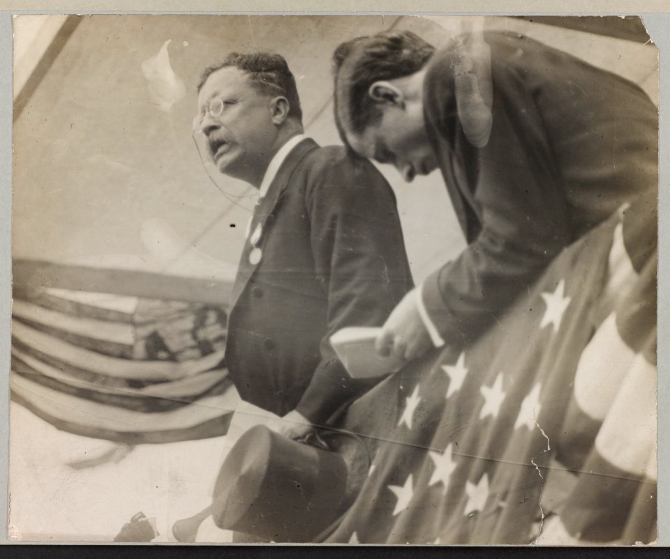Theodore Roosevelt speaking at the battery LCCN2013650558