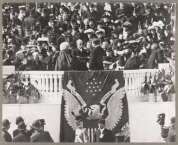 Theodore Roosevelt taking the oath - 1905 LCCN2009634019