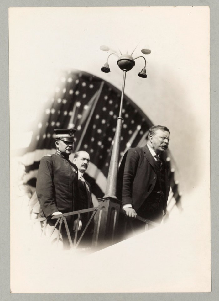 Theodore Roosevelt standing on platform LCCN2006683581