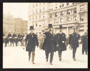Theodore Roosevelt walking in a homecoming parade with New York City Mayor William Gaynor and Cornelius Vanderbilt, New York City LCCN2013651322