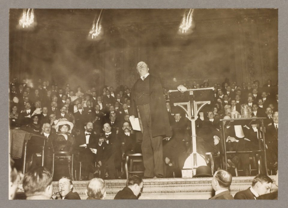 Theodore Roosevelt, full-length portrait, standing, facing front, speaking at Carnegie Hall LCCN90712592
