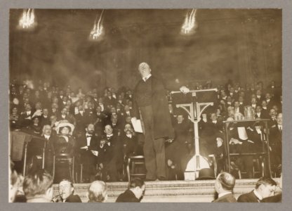 Theodore Roosevelt, full-length portrait, standing, facing front, speaking at Carnegie Hall LCCN90712592