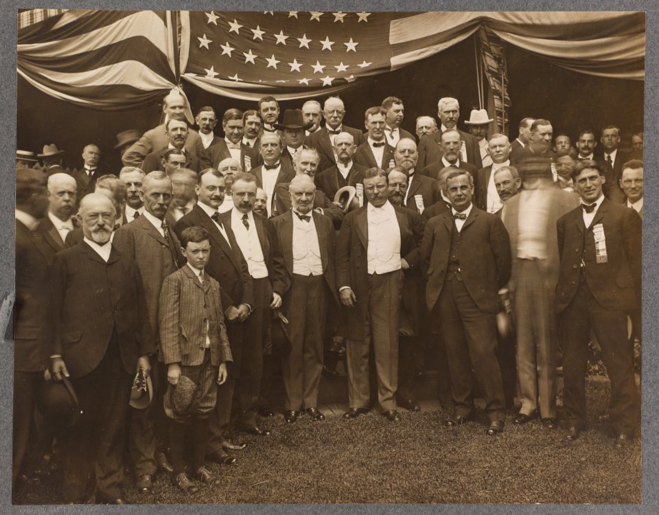 Theodore Roosevelt, Joseph Cannon, members of the Republican Nomination Committee, and guests in front of Sagamore Hill, Oyster Bay, N.Y. LCCN2013651210