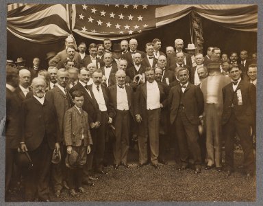 Theodore Roosevelt, Joseph Cannon, members of the Republican Nomination Committee, and guests in front of Sagamore Hill, Oyster Bay, N.Y. LCCN2013651210