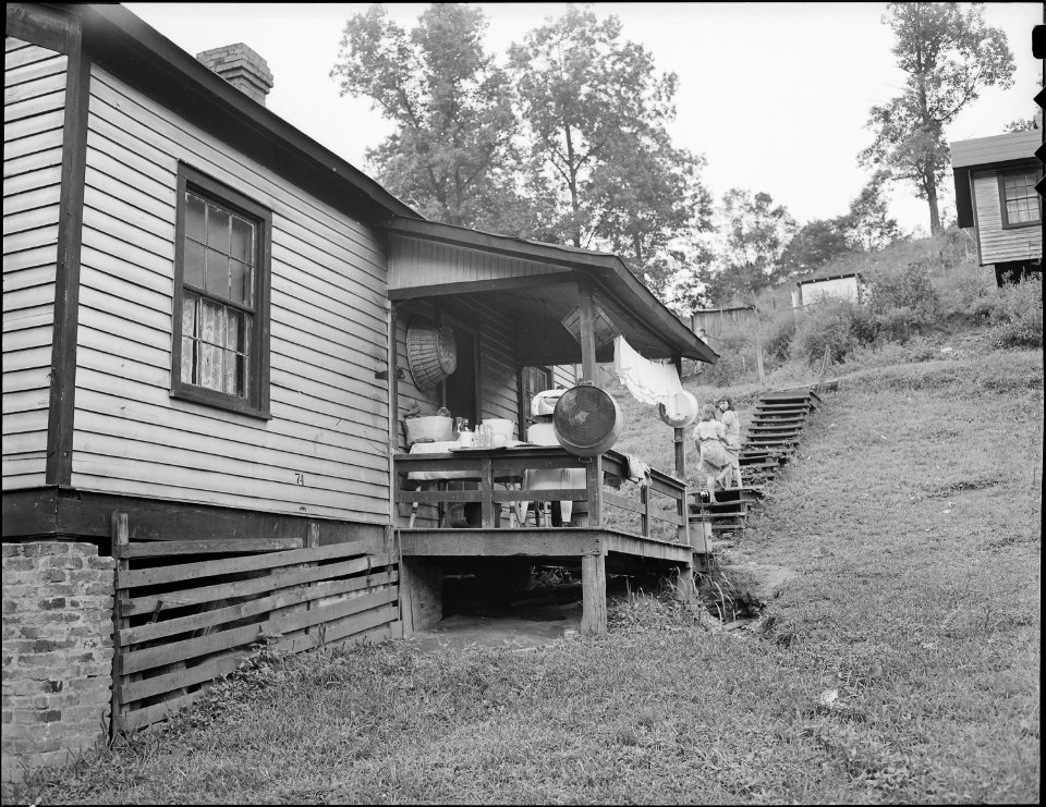 There are many electrical washing machines in coal camps in this area. Kingston Pocahontas Coal Company, Exeter Mine... - NARA - 540719