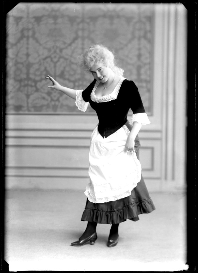 Therese Hertzberg, dancer, in unknown performance - SMV - GH121
