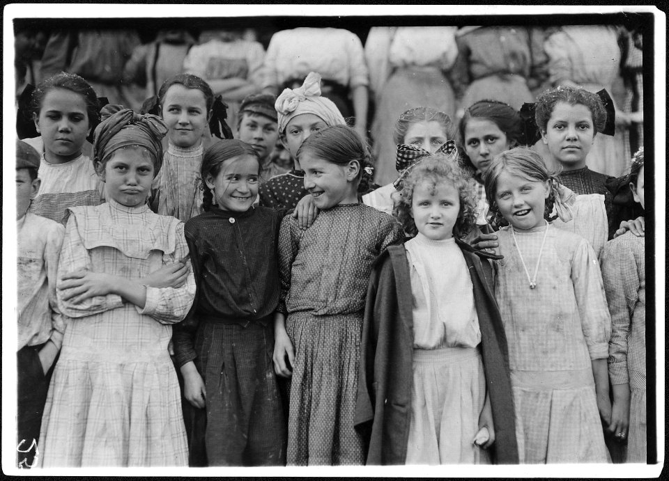 These all work in Cleveland Hosiery Mills. The very youngest one (with curls) said, I ravels and picks up. Small... - NARA - 523368