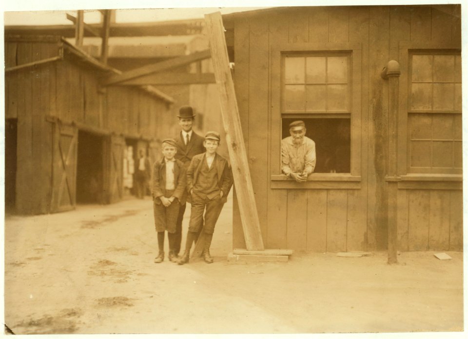 These boys work off and on in Cumberland Glass Works, Bridgeton, N.J. Smallest boy is Geo. Cartwright, 401 N. Laurel St. He says been working off and on since 11 years old. LOC nclc.01213