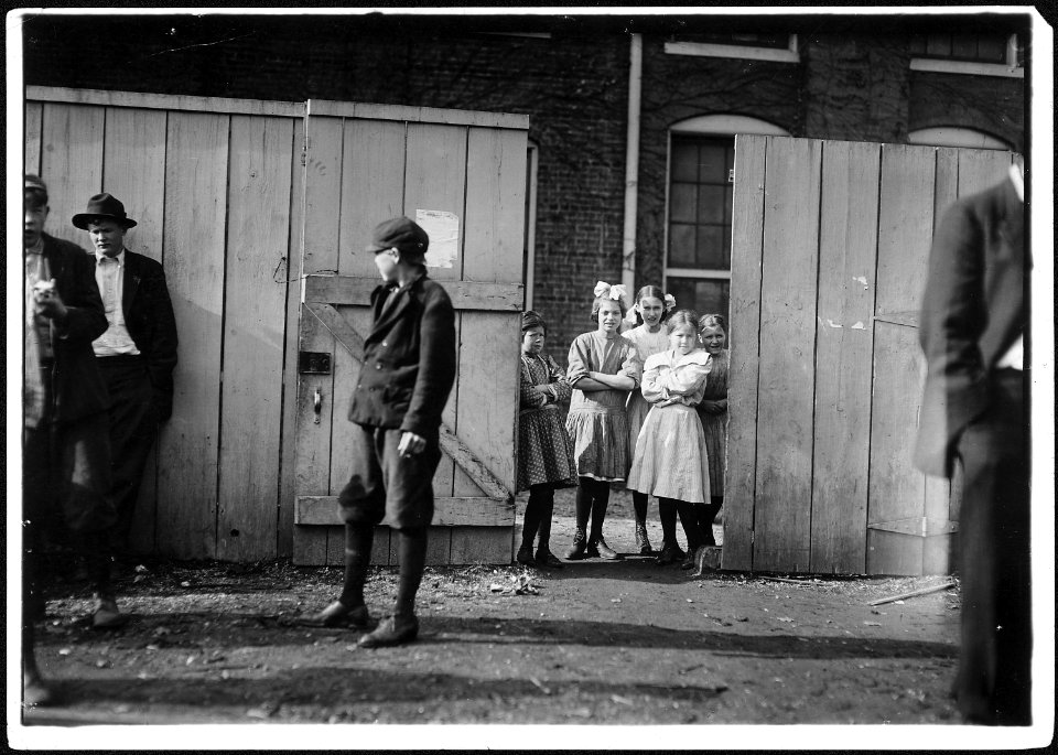 These little girls all work in Richmond Hosiery Mills. Rossville, Ga. - NARA - 523366