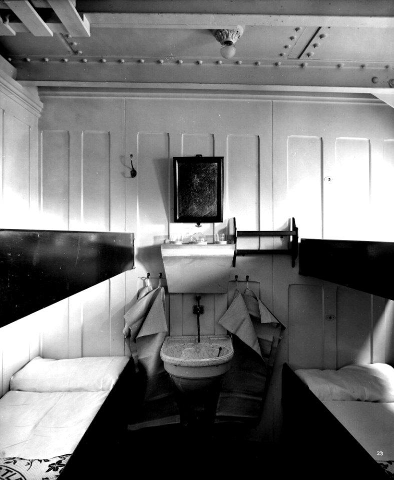 Third Class cabin on the 'Balmoral Castle' (1910) RMG G10615