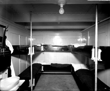 Third Class cabin on the 'Aquitania' (1914) RMG G10834