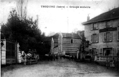 Thodure, groupe scolaire, 1910, p250 de L'Isère les 533 communes photo