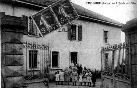 Thodure, l'école des filles, 1912, p250 de L'Isère les 533 communes - L C photo