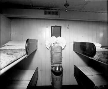 Third Class cabin on the 'Royal George' (1907) RMG G10651