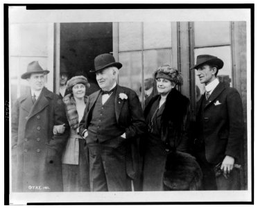 Thomas Alva Edison, three-quarter length portrait, standing, facing left, with family group LCCN99471884