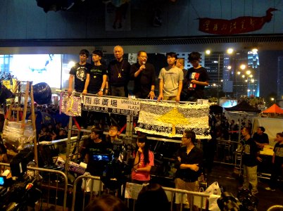 萬人雲集金鐘佔領區紀念佔領運動滿月 01