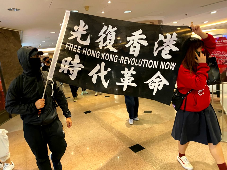 香港反送中運動示威者 平安夜五區商場抗爭1