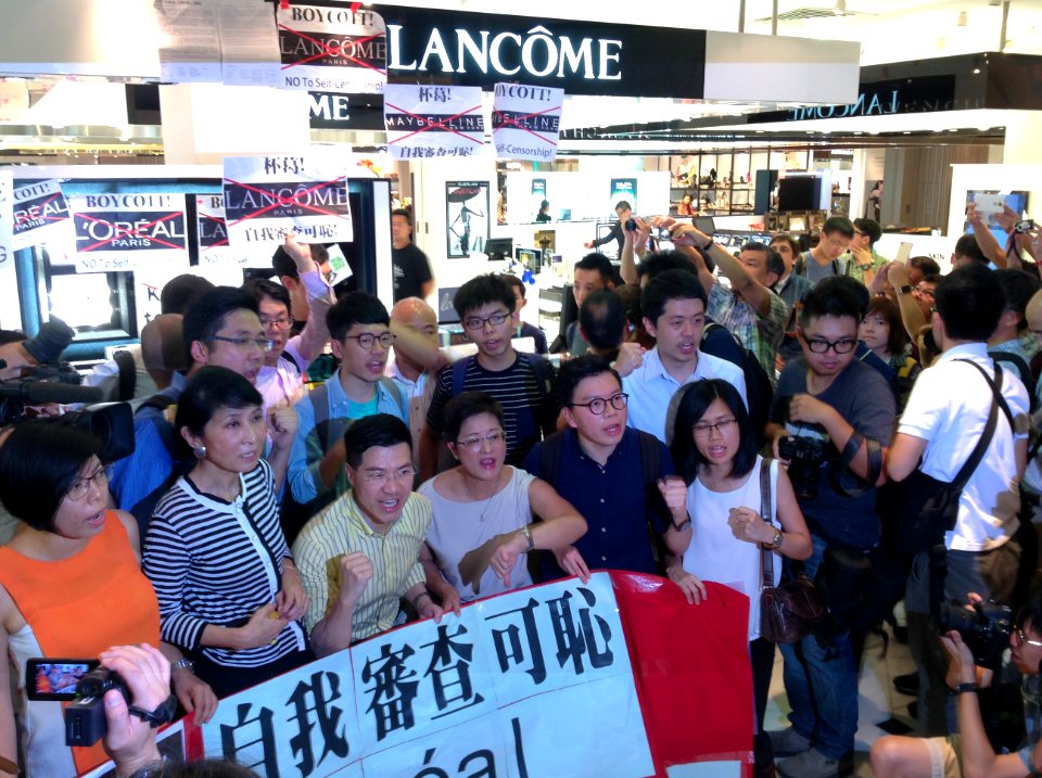 香港十六個政黨和團體銅鑼灣時代廣場抗議蘭蔻 01