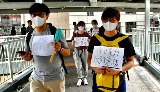 香港各界譴責警方暴力驅趕反送中示威者 04