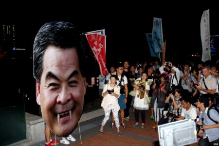 香港學聯四千人抗命遊行夜圍禮賓府 (15)