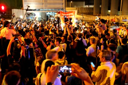 香港學聯四千人抗命遊行夜圍禮賓府 (7)