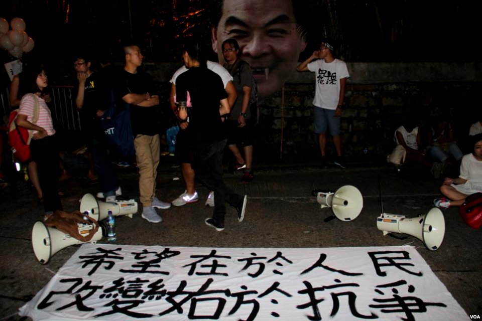 香港學聯四千人抗命遊行夜圍禮賓府 (12)