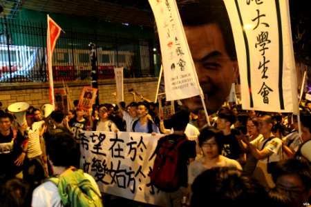 香港學聯四千人抗命遊行夜圍禮賓府 (9) photo