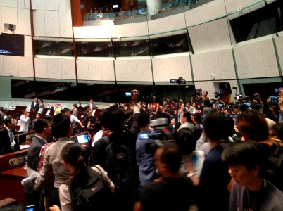 香港本土議員宣誓風波上演政治對決大戲 14