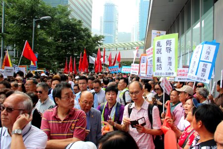 香港本土議員宣誓風波上演政治對決大戲 08