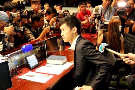 香港本土議員宣誓風波上演政治對決大戲 16
